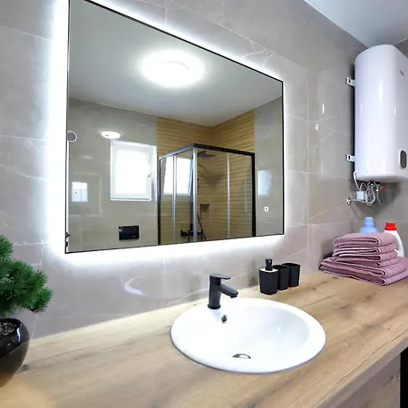 Appartement Aqua 1 *