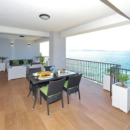 Appartement Aqua 1 *